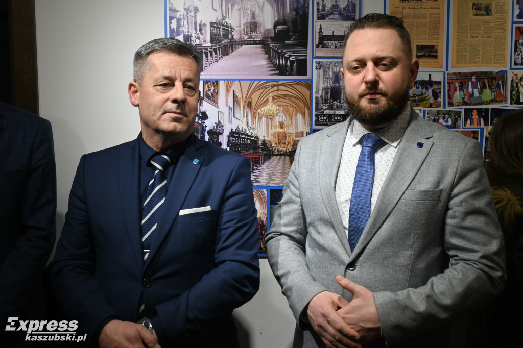 Kartuzy. Wystawa zdjęć Artura Sochy na 100-lecie