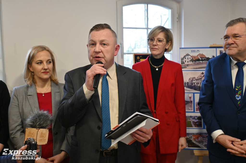 Kartuzy. Wystawa zdjęć Artura Sochy na 100-lecie