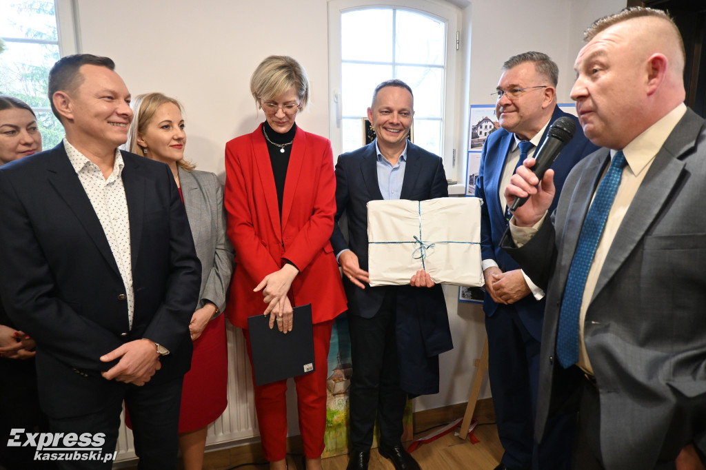 Kartuzy. Wystawa zdjęć Artura Sochy na 100-lecie
