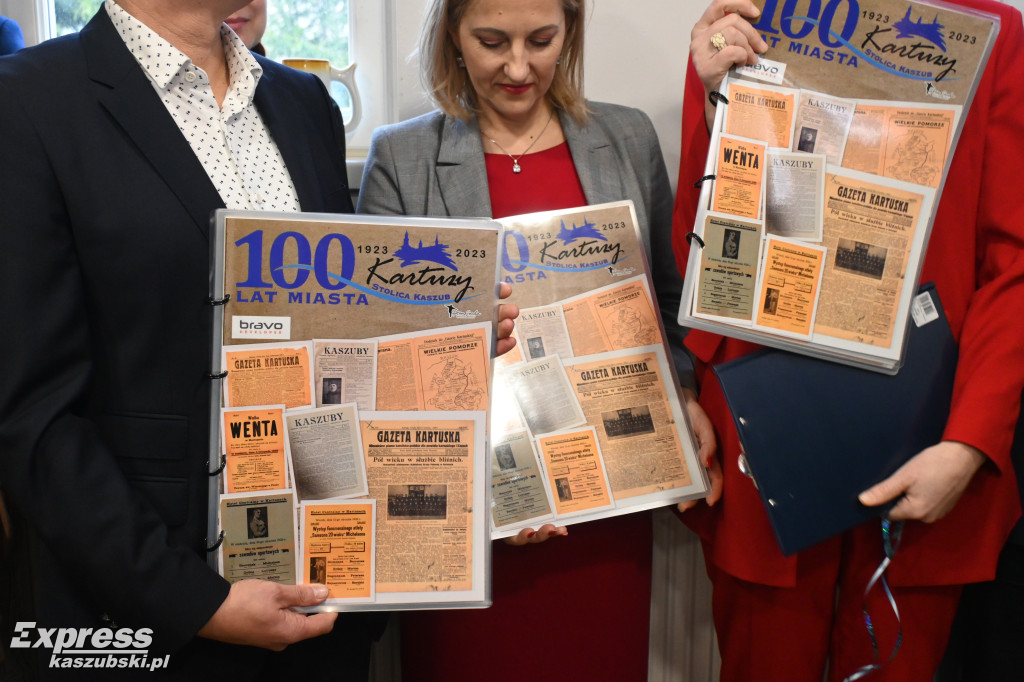 Kartuzy. Wystawa zdjęć Artura Sochy na 100-lecie