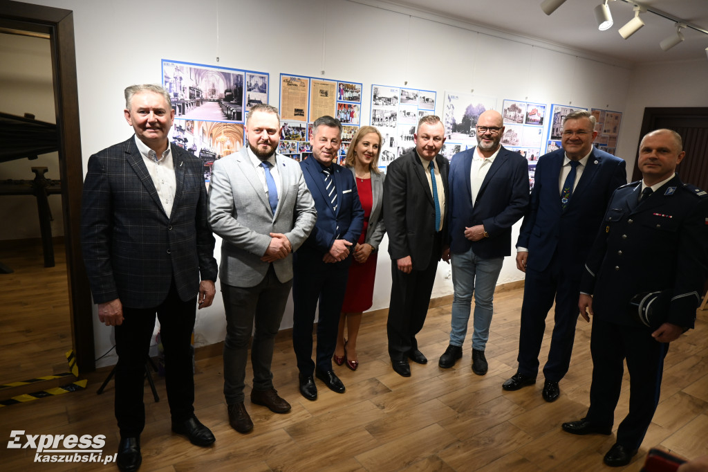 Kartuzy. Wystawa zdjęć Artura Sochy na 100-lecie