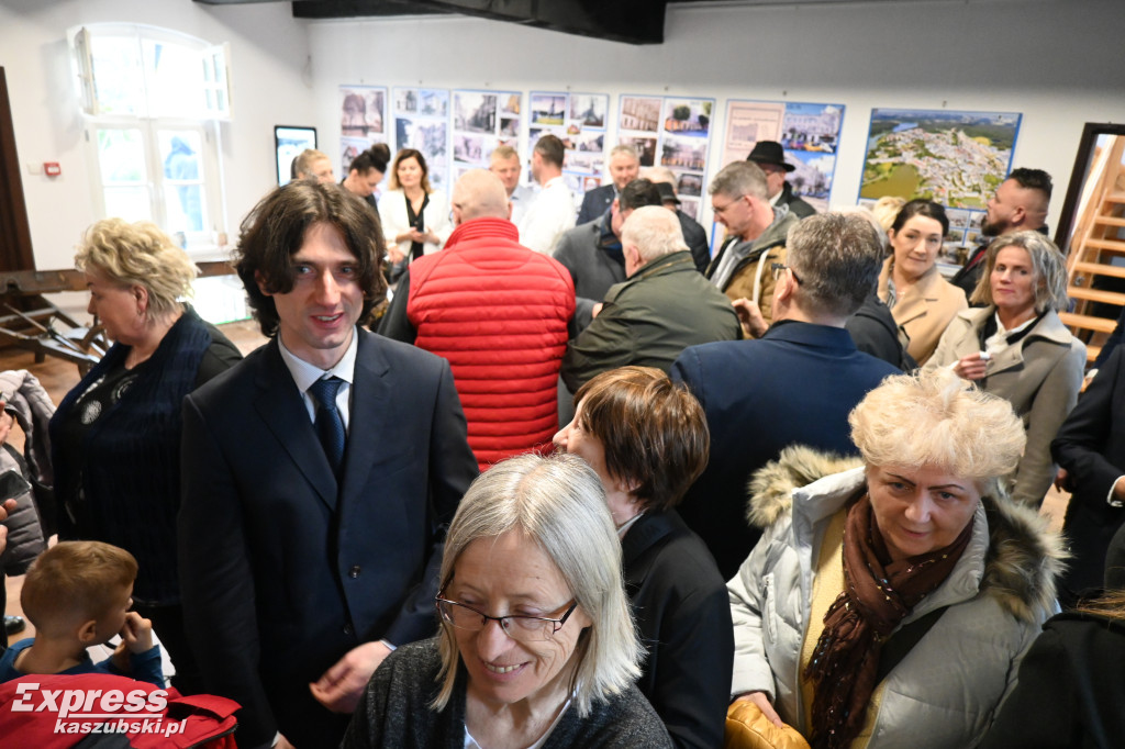 Kartuzy. Wystawa zdjęć Artura Sochy na 100-lecie