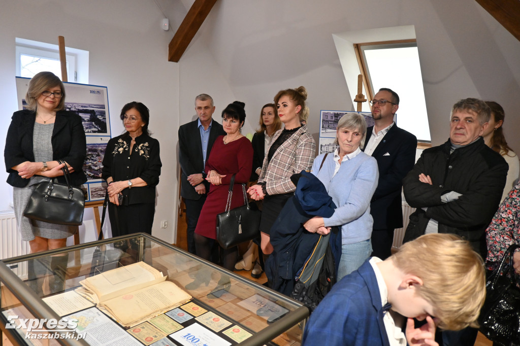 Kartuzy. Wystawa zdjęć Artura Sochy na 100-lecie