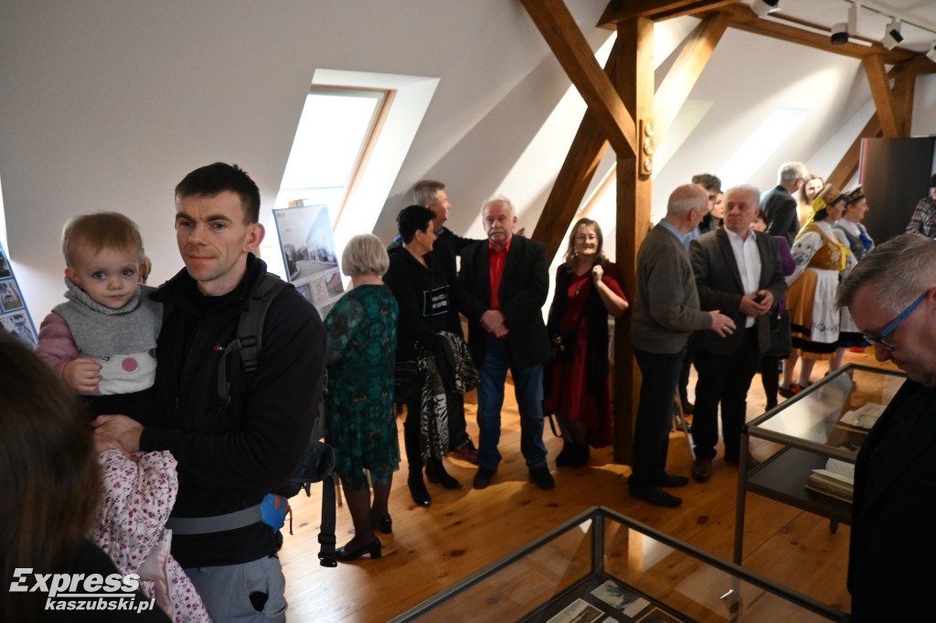 Kartuzy. Wystawa zdjęć Artura Sochy na 100-lecie