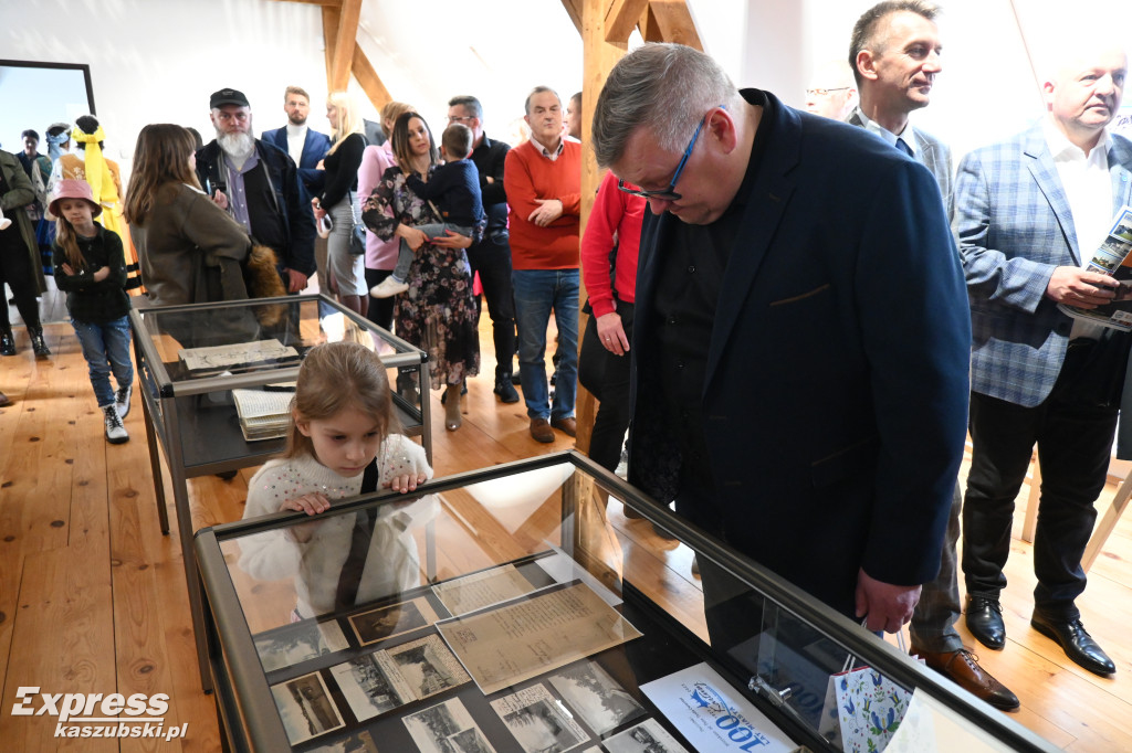 Kartuzy. Wystawa zdjęć Artura Sochy na 100-lecie