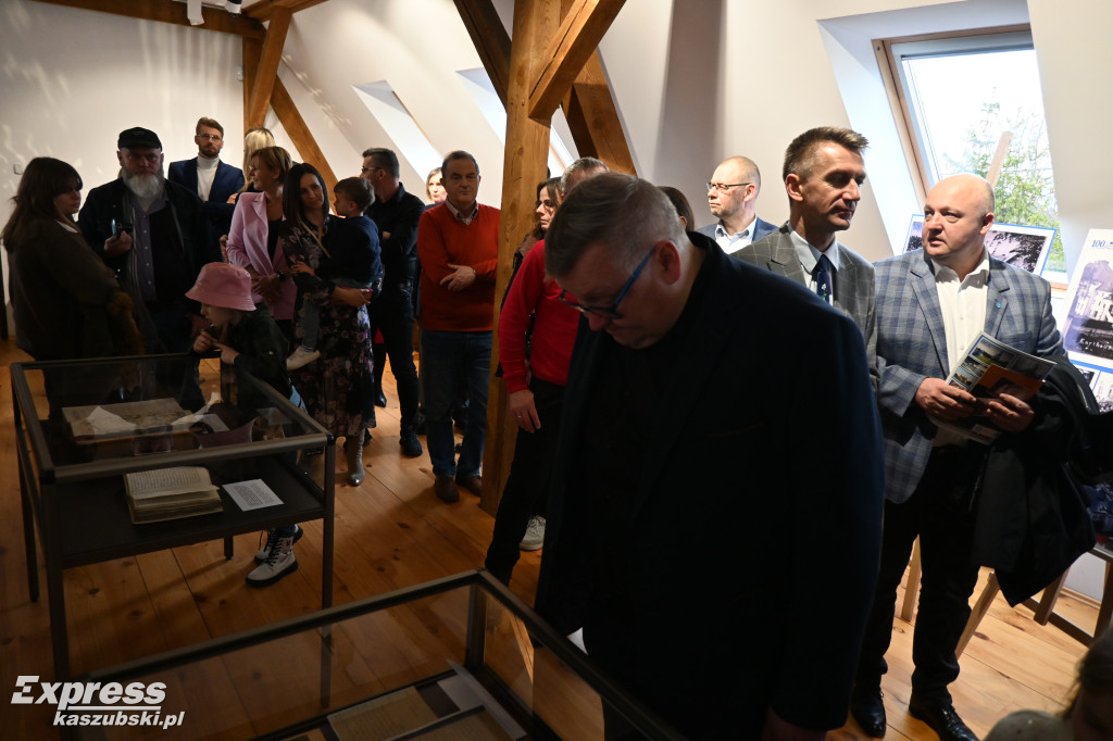 Kartuzy. Wystawa zdjęć Artura Sochy na 100-lecie