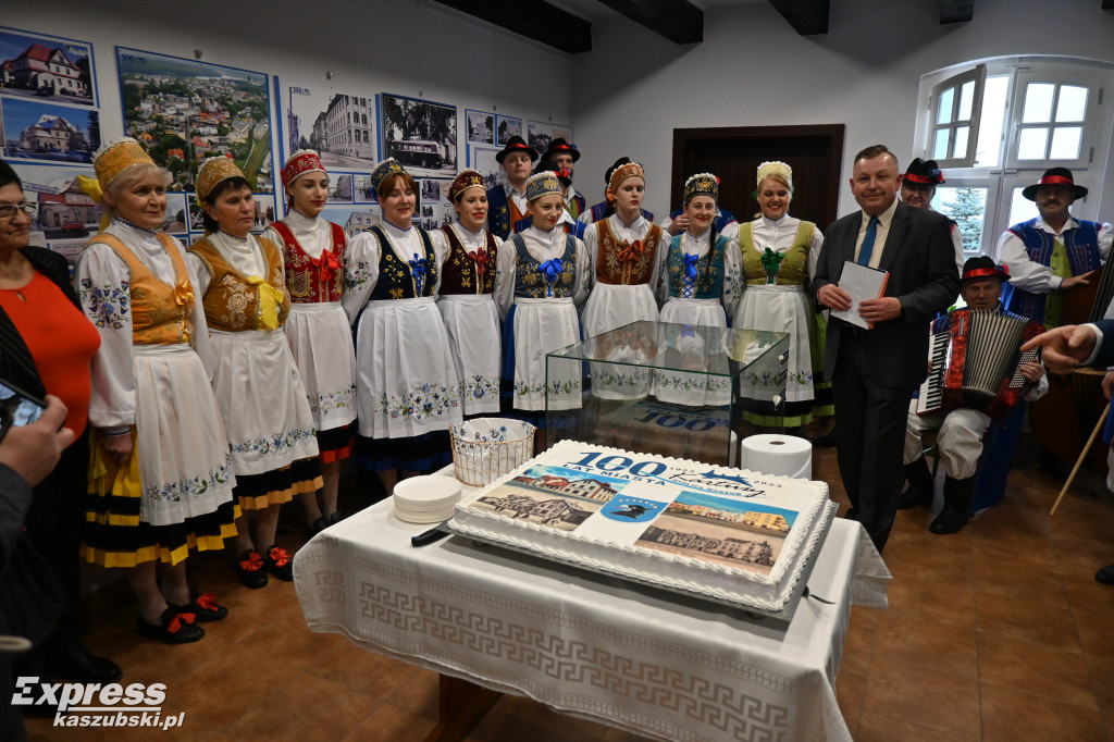 Kartuzy. Wystawa zdjęć Artura Sochy na 100-lecie
