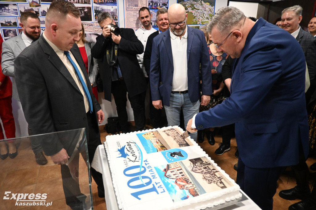 Kartuzy. Wystawa zdjęć Artura Sochy na 100-lecie