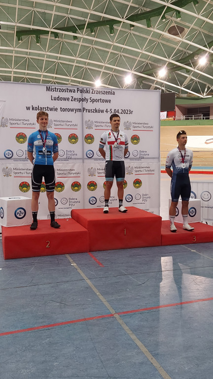 Kolarze Cartusii z medalami Mistrzostw Polski LZS