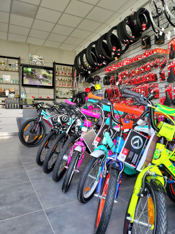 Nowy salon rowerowy w Baninie