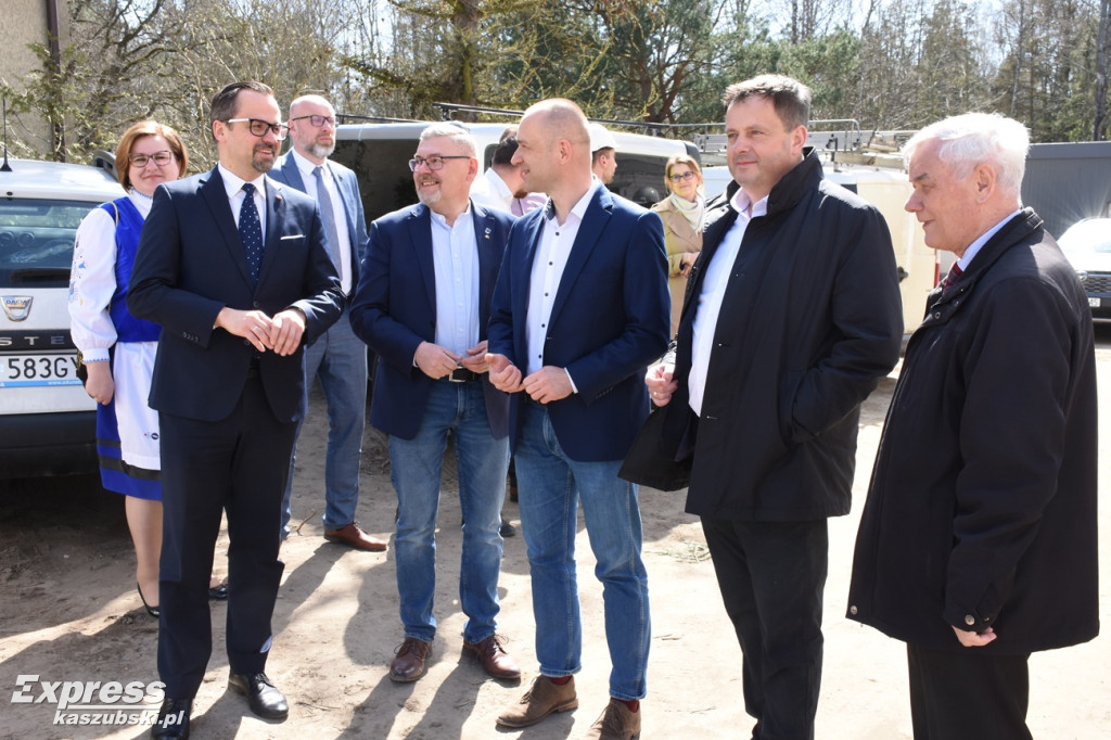 Wicha na budynku szkoły w Baninie