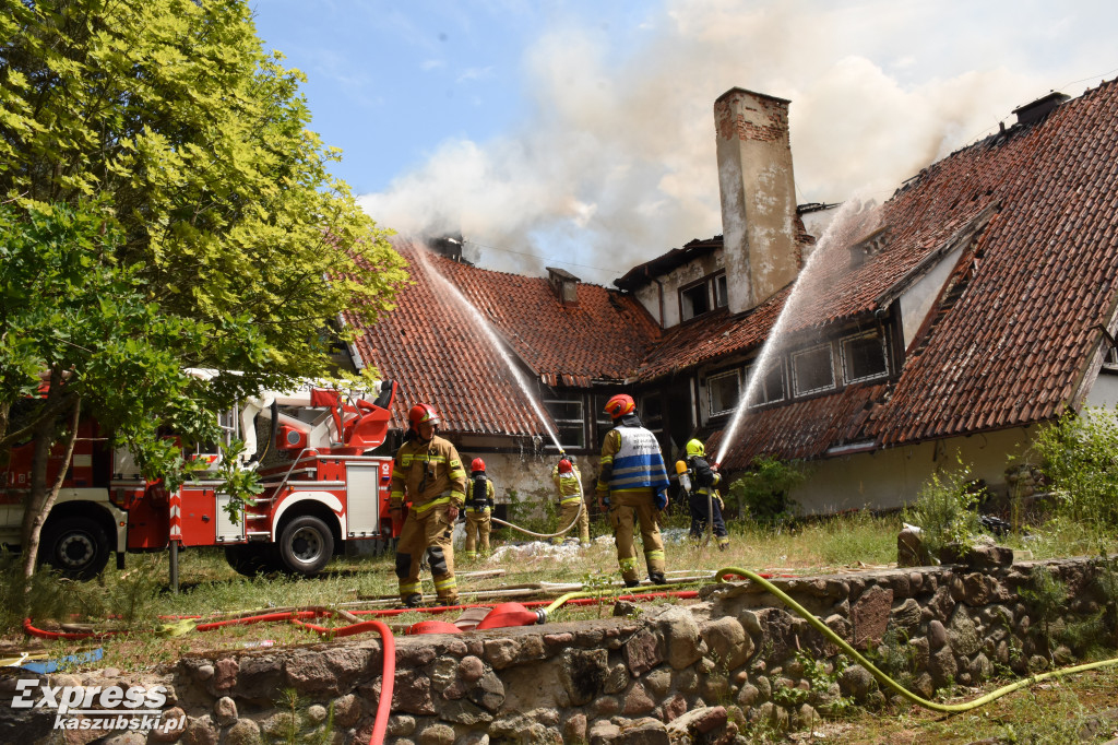 Pożar na terenie dawnego ośrodka w Dzierżążnie