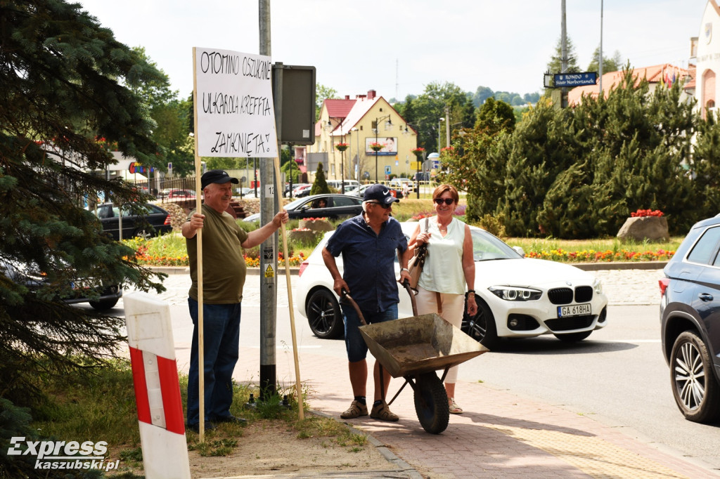 Protest mieszkańców Otomina w Żukowie