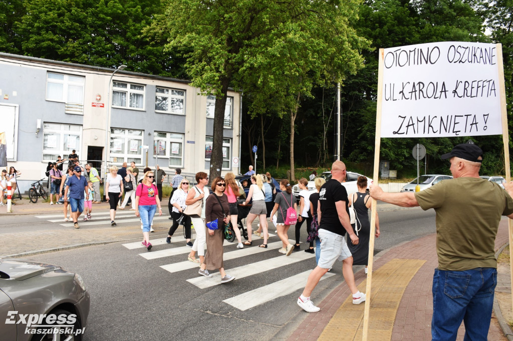 Protest mieszkańców Otomina w Żukowie