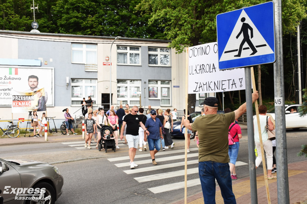 Protest mieszkańców Otomina w Żukowie