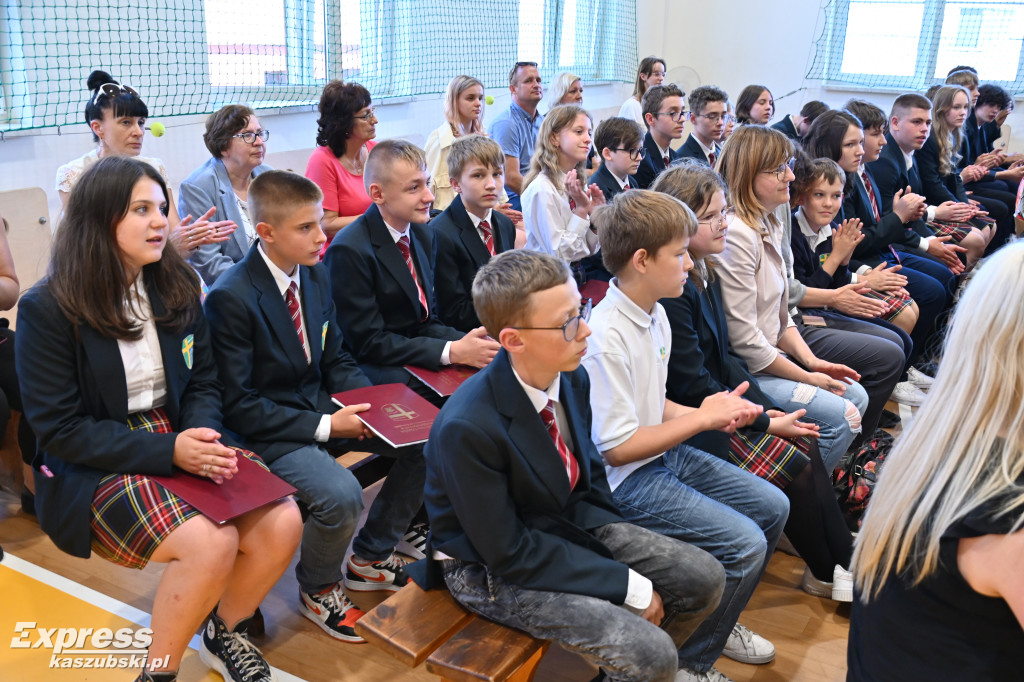 Podziękowania dla absolwentów Katolika