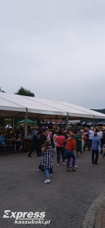 Zabawa podczas festiwalu Knieja w Ostrzycach
