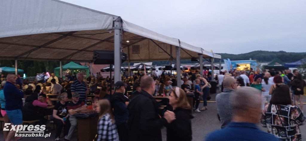 Zabawa podczas festiwalu Knieja w Ostrzycach