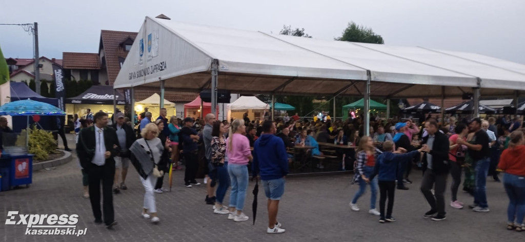Zabawa podczas festiwalu Knieja w Ostrzycach