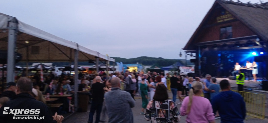 Zabawa podczas festiwalu Knieja w Ostrzycach
