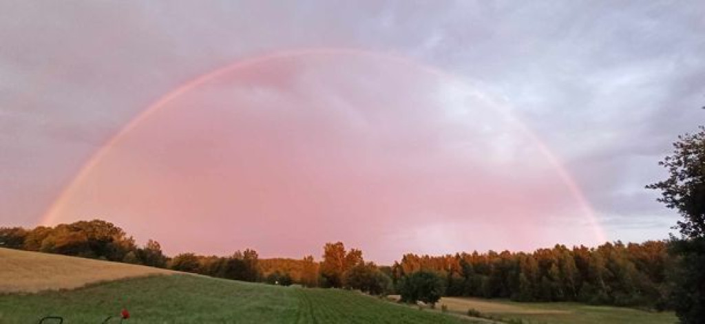 Przepiękne zjawisko o zachodzie słońca