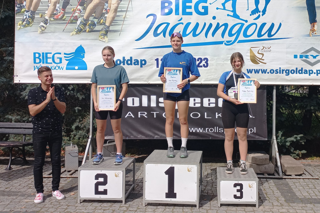 Zawodnicy Cartusii na letnich zawodach nartorolkowych