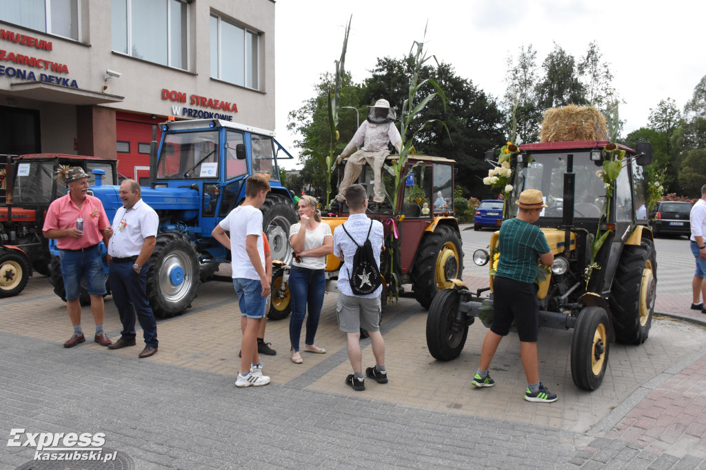 Korowód dożynkowy w Przodkowie