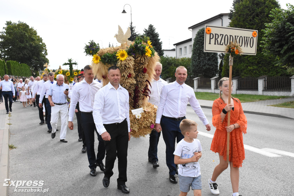 Korowód dożynkowy w Przodkowie