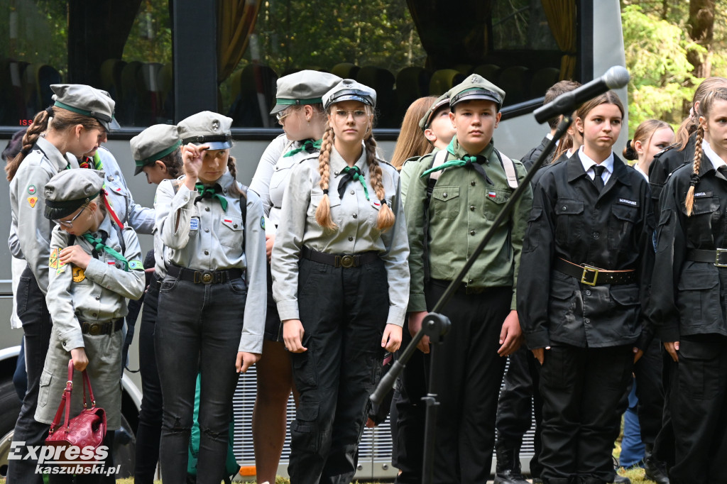 Uroczystości w lesie w Kaliskach