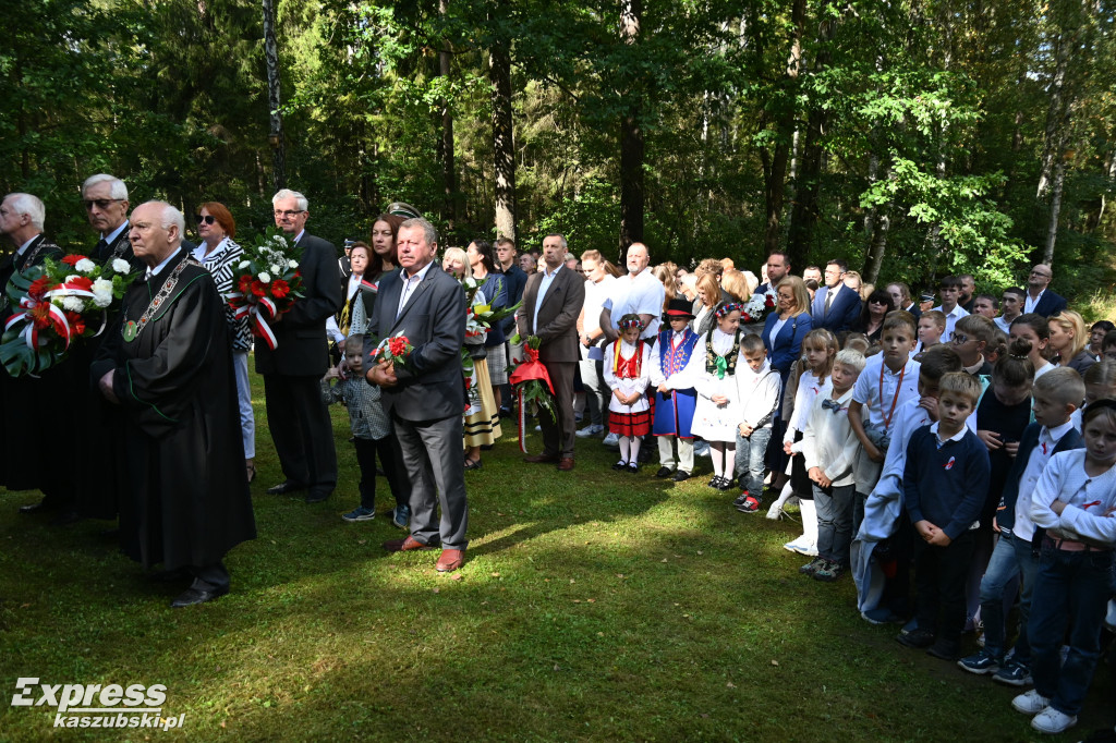 Uroczystości w lesie w Kaliskach