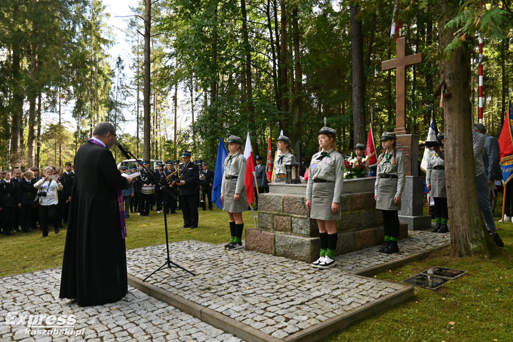 Uroczystości w lesie w Kaliskach