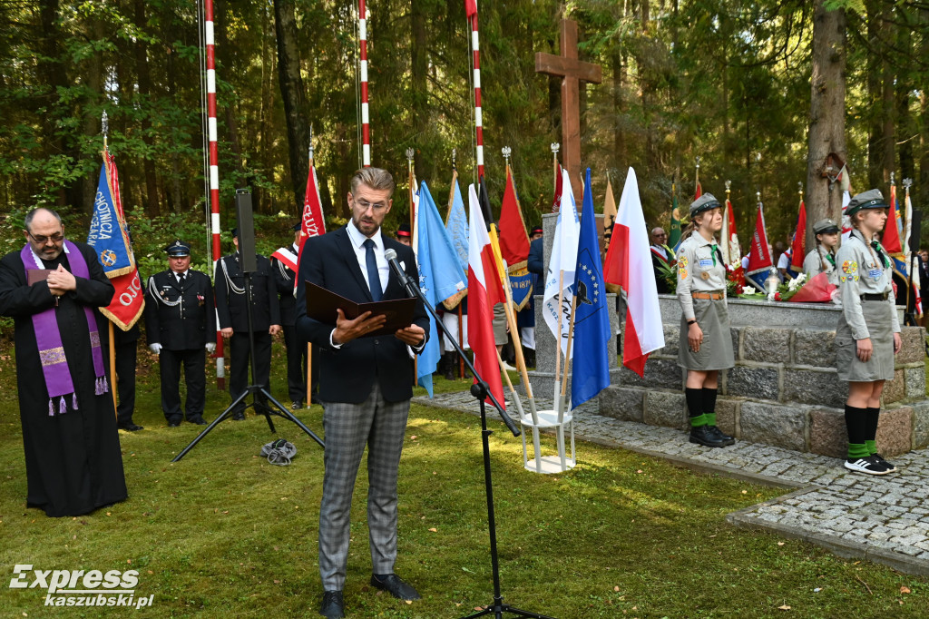 Uroczystości w lesie w Kaliskach