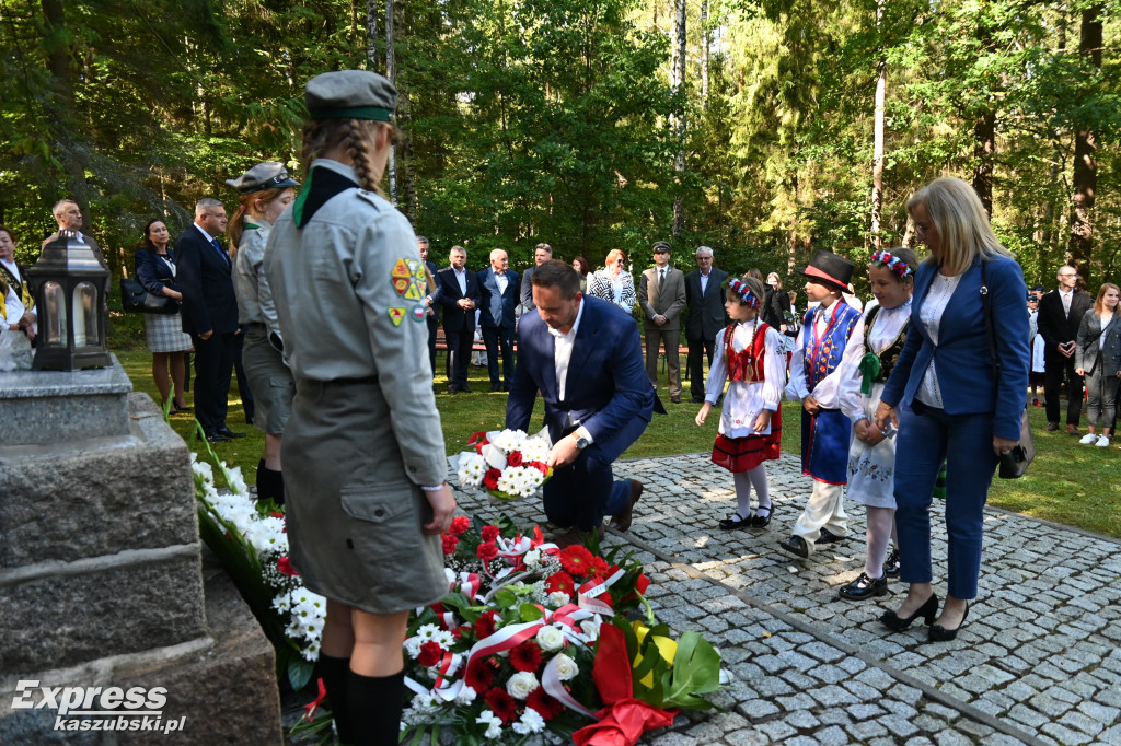 Uroczystości w lesie w Kaliskach