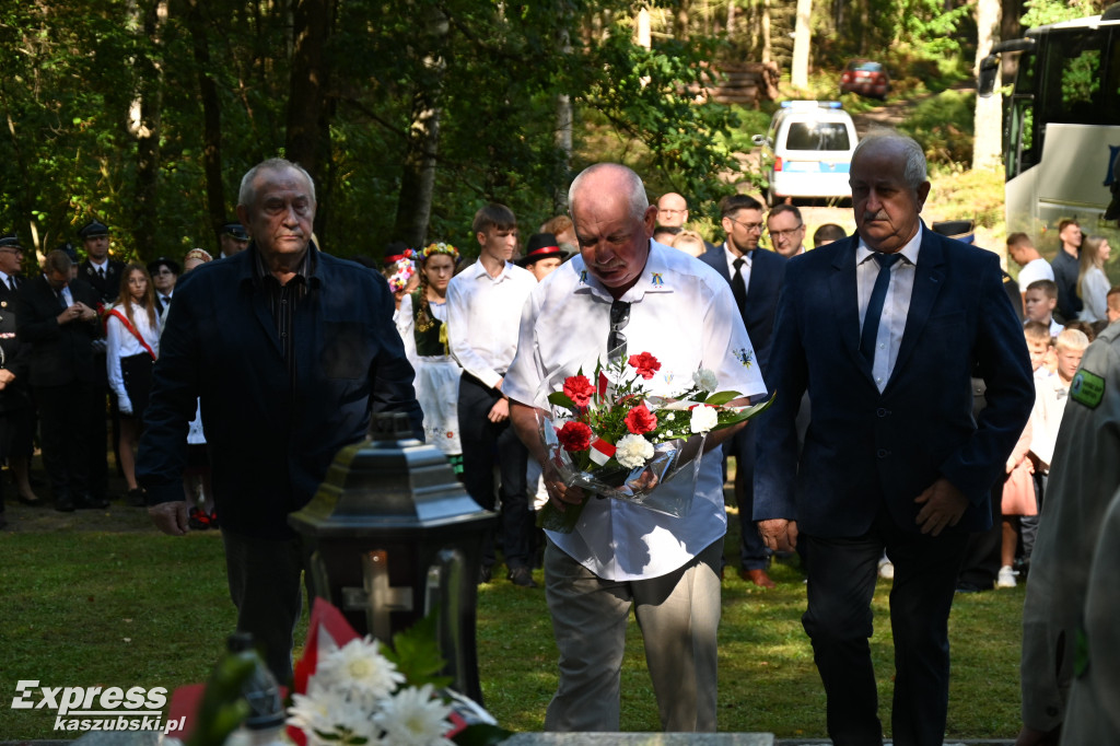 Uroczystości w lesie w Kaliskach