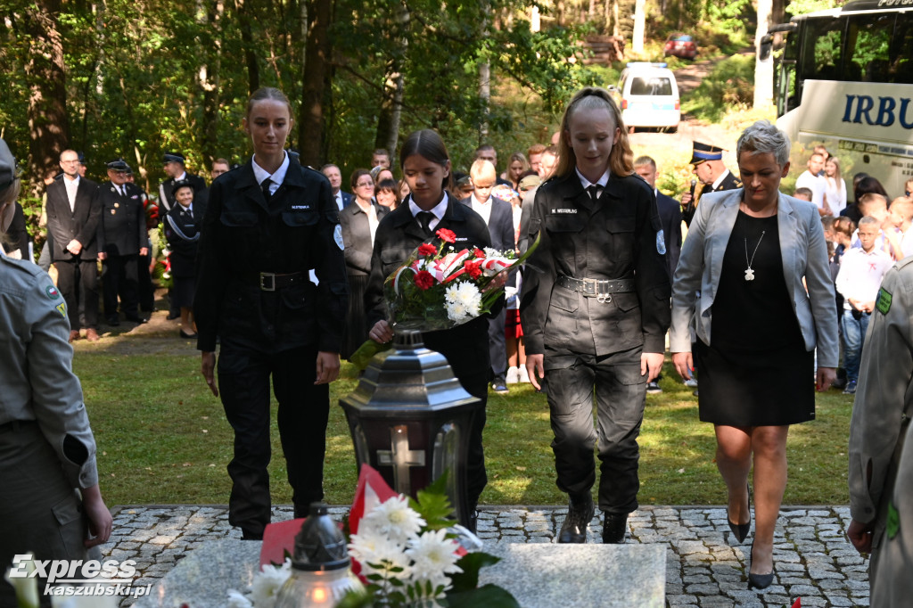 Uroczystości w lesie w Kaliskach