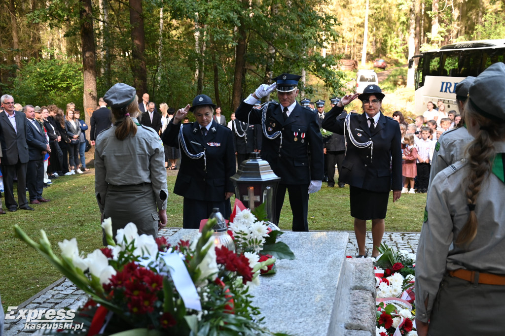 Uroczystości w lesie w Kaliskach