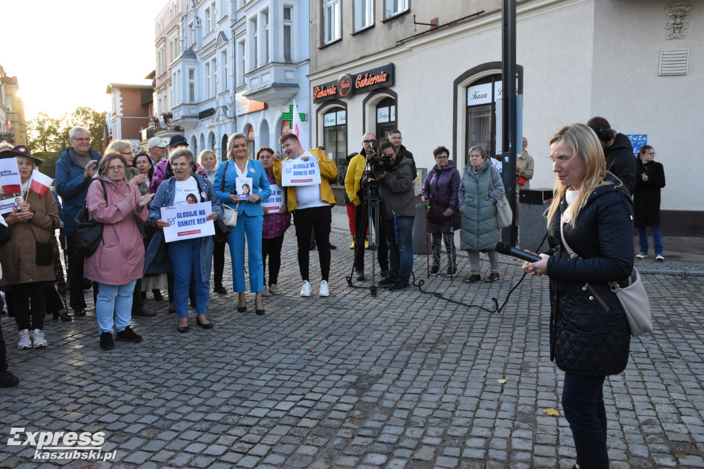 Spotkanie kandydatów KO na Rynku w Kartuzach