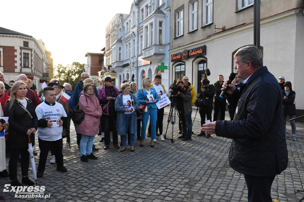 Spotkanie kandydatów KO na Rynku w Kartuzach