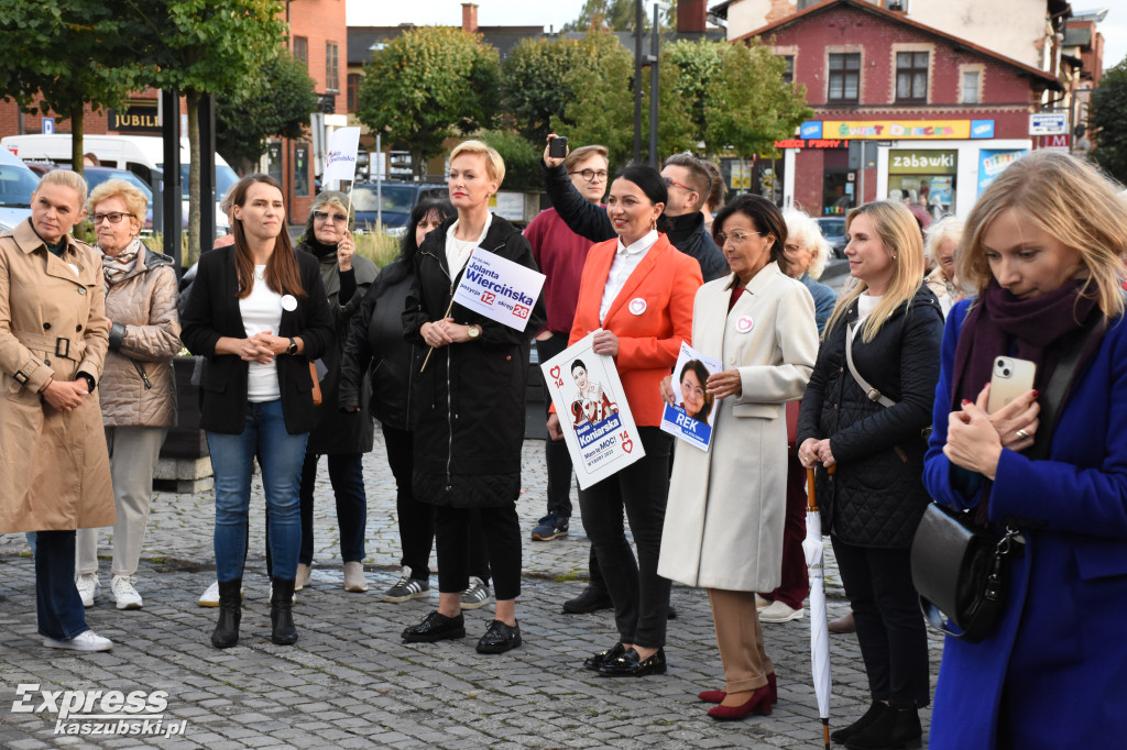 Spotkanie kandydatów KO na Rynku w Kartuzach