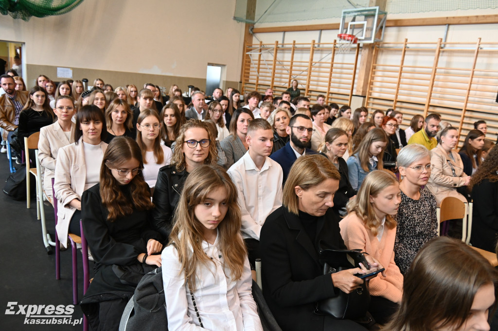 Wręczenie stypendiów marszałka w Kartuzach