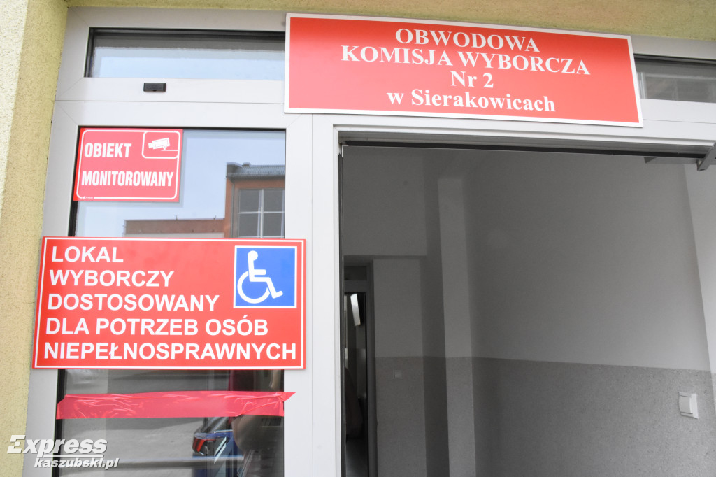 Głosowanie w Sierakowicach