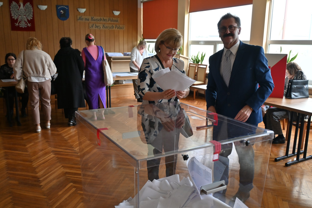 Głosowanie w Kartuzach - lokal wyborczy w Urzędzie Miejskim