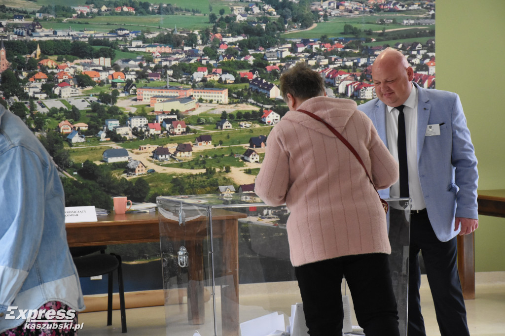 Głosowanie w Sierakowicach