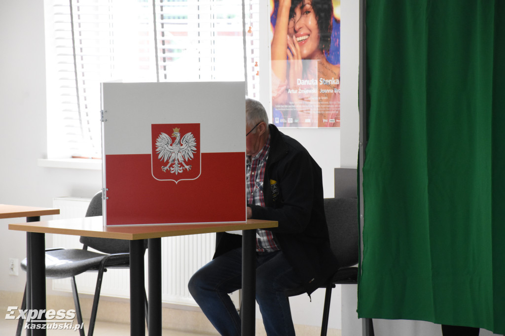 Głosowanie w Sierakowicach