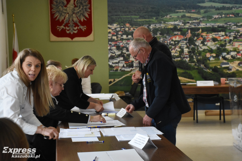 Głosowanie w Sierakowicach