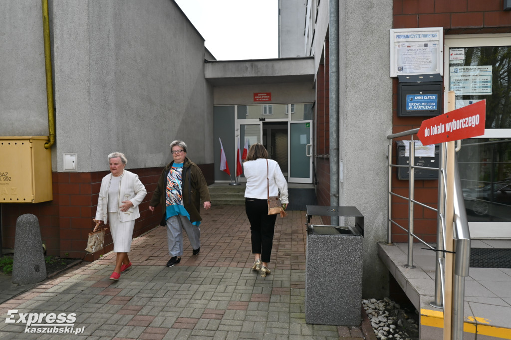 Głosowanie w Kartuzach - lokal wyborczy w Urzędzie Miejskim