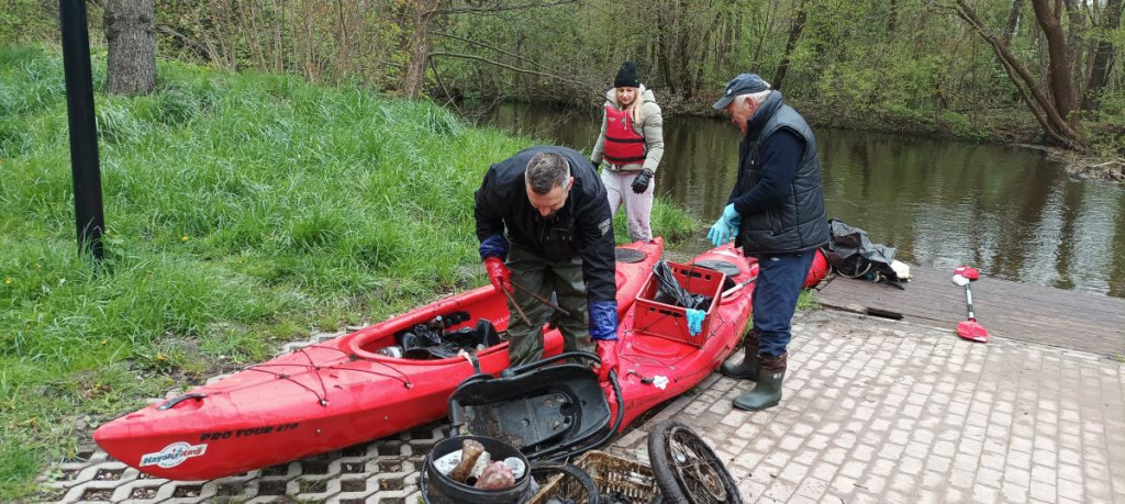 Sprzątanie rzeki Raduni