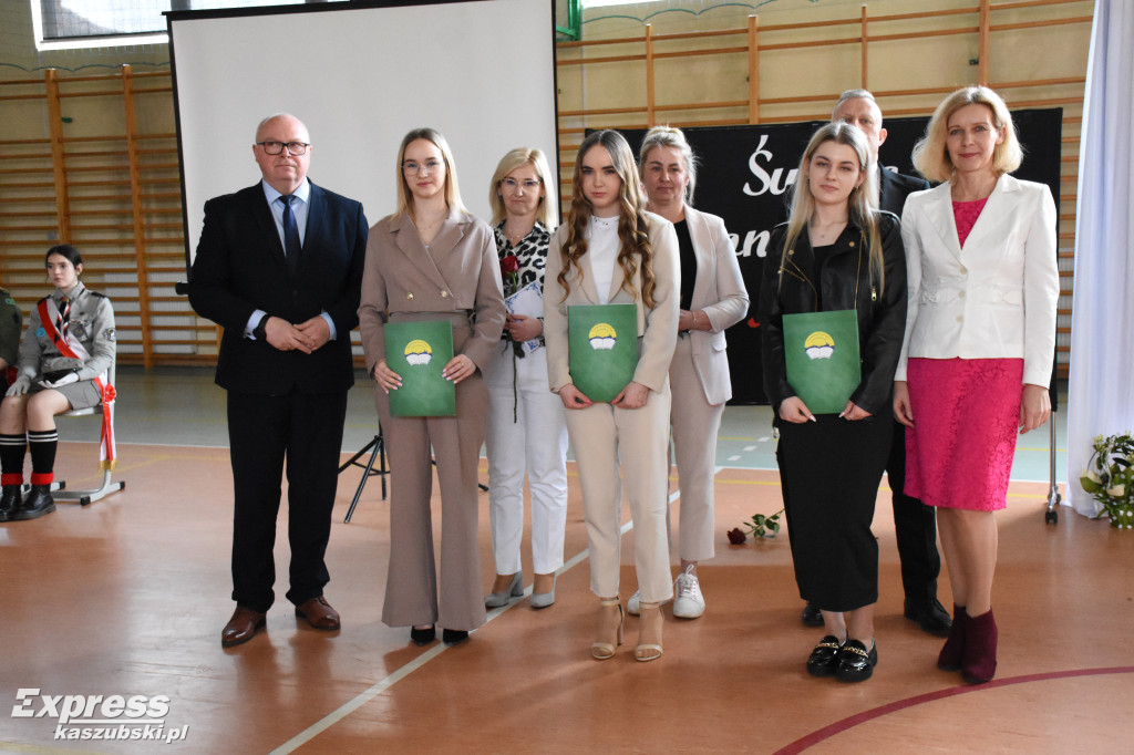 Sierakowiccy maturzyści odebrali świadectwa