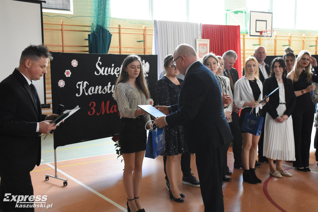 Sierakowiccy maturzyści odebrali świadectwa