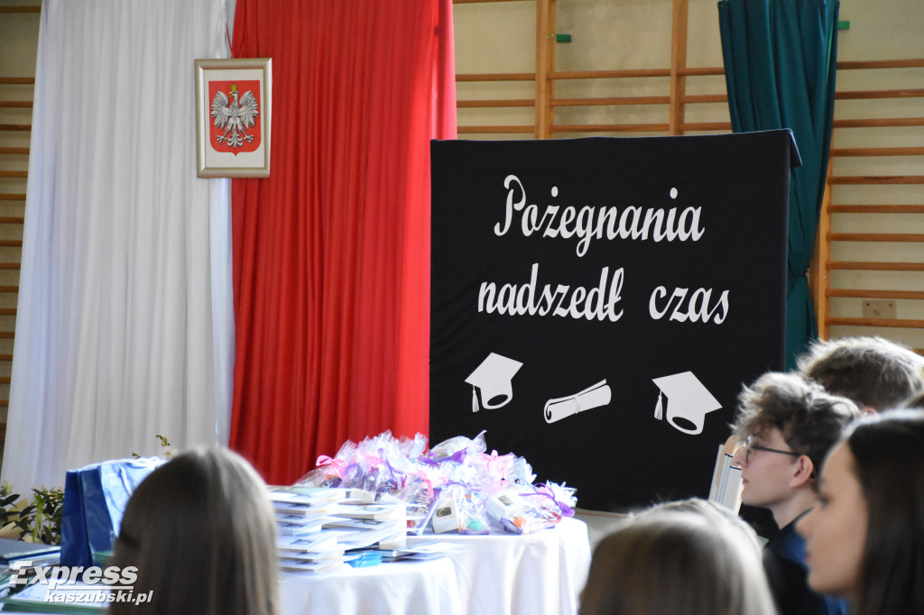 Sierakowiccy maturzyści odebrali świadectwa